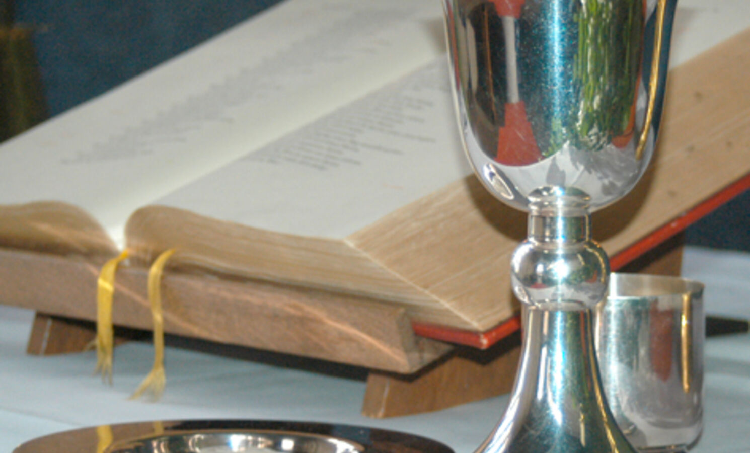 Bibel und Kelch